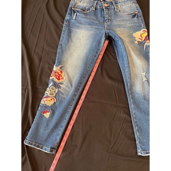 Royalty For Me Cropped Embroidered Jeans - Picture 3 of 7